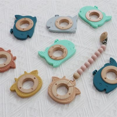 बहुक्रियाशील सिलिकॉन बेबी Teether के साथ संलग्न Teething लकड़ी के अंगूठी पशु पैटर्न