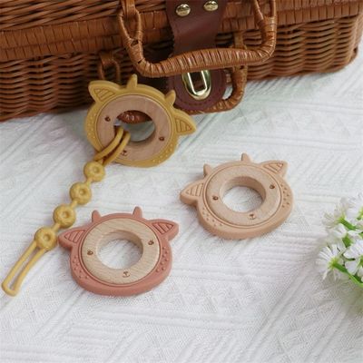 बहुक्रियाशील सिलिकॉन बेबी Teether के साथ संलग्न Teething लकड़ी के अंगूठी पशु पैटर्न