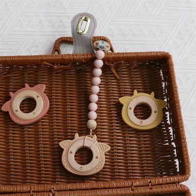 बहुक्रियाशील सिलिकॉन बेबी Teether के साथ संलग्न Teething लकड़ी के अंगूठी पशु पैटर्न