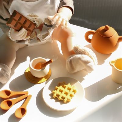 सीई सुरक्षा मानक बेबी सिलिकॉन खिलौने के साथ सिलिकॉन खिलौना के साथ चाय के डिब्बे सेट 17PCS
