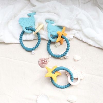 खाद्य ग्रेड सिलिकॉन बेबी Teether गैर विषैले डिजाइन और आसान पकड़ हैंडल के साथ BPA मुक्त सिलिकॉन Teething रिंग