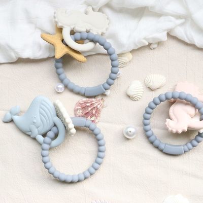 खाद्य ग्रेड सिलिकॉन बेबी Teether गैर विषैले डिजाइन और आसान पकड़ हैंडल के साथ BPA मुक्त सिलिकॉन Teething रिंग